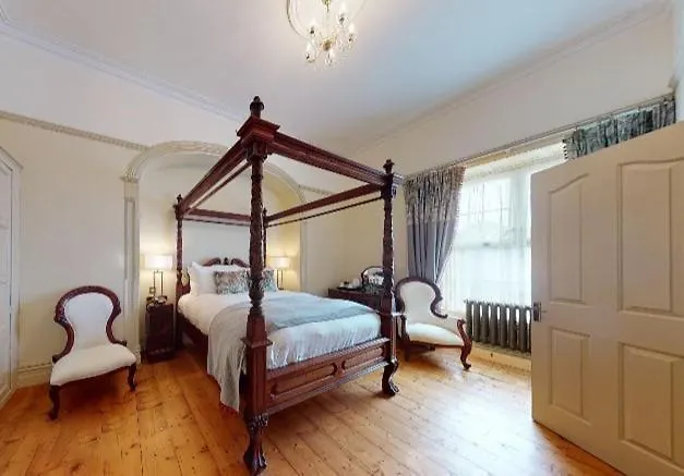 Landhuis Newbay House